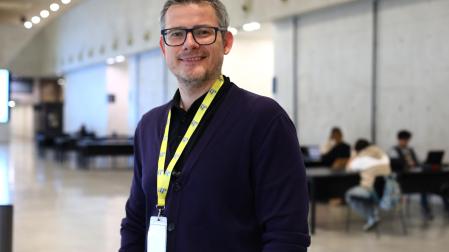 Santi Rivas, crítico de vino, en el III congreso Comunicación y Vino, celebrado en la Universidad de Navarra y organizado por la DO Navarra