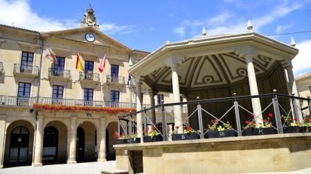 Vista de la fachada del Ayuntamiento de Tafalla que el próximo jueves debatirá el presupuesto