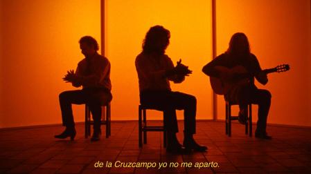 Un fotograma del anuncio en el que se recupera un archivo sonoro inédito de Camarón de la Isla dedicando una bulería a una cerveza Cruzcampo