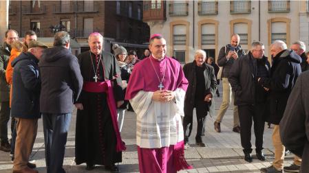 El nuevo obispo de Palencia, el navarro Mikel Garciandia Goñi, en la Catedral de Palencia