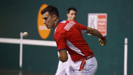 Mikel Urrutikoetxea, durante un partido en Llodio