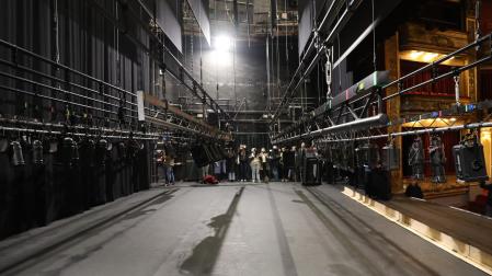 El complejo entramado que forma la nueva maquinaria escénica del Teatro Gayarre, desplegado durante la demostración técnica.