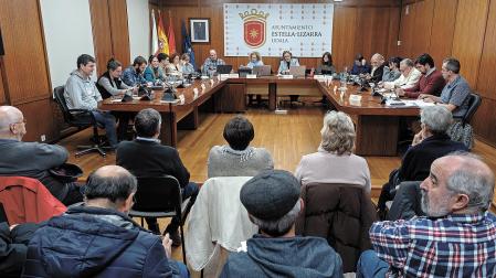 Vista de una sesión reciente del pleno del Ayuntamiento de Estella, uno de los que tiene pendiente la negociación presupuestaria