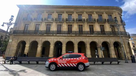 La Oficina de Atención al Ciudadano de la Policía Foral en la Plaza del Castillo se abrió en 2006 y abre las 24 horas, todos los días del año
