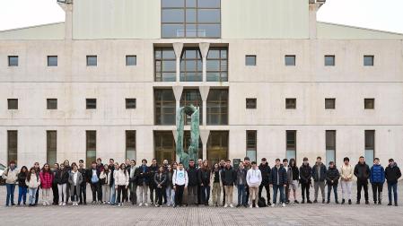 Estudiantes participantes en la fase local de la Olimpiada Matemática Española, celebrada en la UPNA