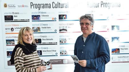 La concejala de Cultura, Marta Gómez; y el coordinador Atxu Ayerra presentaron la programación de los próximos meses