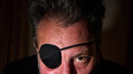 Ray Loriga, con un parche en el ojo derecho tras el tumor cerebral, el viernes en Pamplona