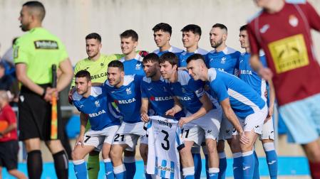 Los jugadores del Ardoi saltaron al campo el sábado con una camiseta de Aihen Muñoz, lateral de la Real Sociedad lesionado