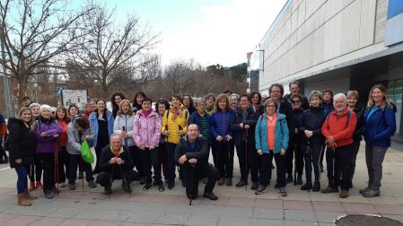 Asistentes a una de las salidas enmarcadas en el programa de paseos saludables impulsada por la AECC y el Club Montañero
