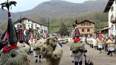Los cencerros volvieron a sonar en las localidades navarras este lunes, 29 de enero./