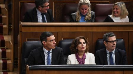 Bancada socialista con Pedro Sánchez; María Jesús Montero y Félix Bolaños durante lasesión plenaria en el Congreso de los Diputados./