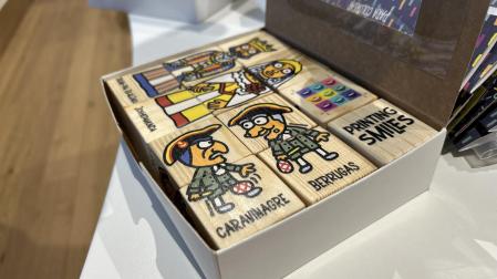 Juego de cubos de madera con las figuras de la Comparsa de Gigantes y Cabezudos de Pamplona