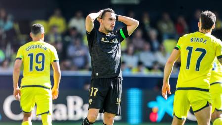 Gonzalo Escalante, del Cádiz, se lamenta tras una jugada en el encuentro ante el Villarreal