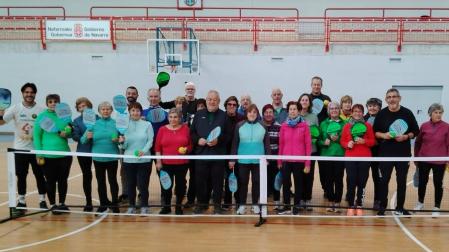 Una treinta de personas celebraron una jornada de acercamiento al pickleball en Barañáin