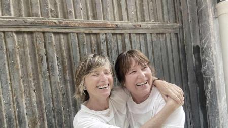 Bertha Gaztelumendi Caballero y Rosa Zufía Sanz, directoras de 'A pulmón', hoy en Pamplona.