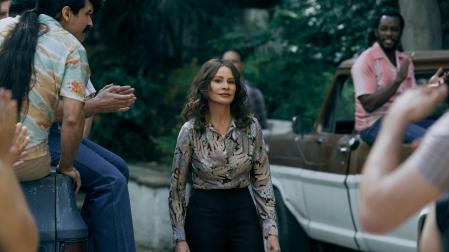 Fotograma cedido por Netflix donde aparece Sofía Vergara, durante una escena de 'Griselda', la serie de Netflix sobre la famosa narcotraficante colombiana