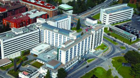 Imagen aérea de la Clínica Universidad de Navarra, uno de los centros donde ha aumentado la derivación de pacientes para primera consulta