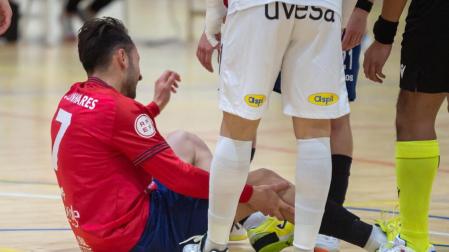 Jhonatan Linhares cayó lesionado en el amistoso ante el Ribera Navarra