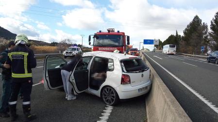 Bomberos de Navarra atienden el accidente en la A-12./