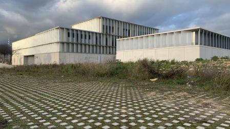 La nueva nave, a la derecha de la imagen, se alza junto al edificio del centro tecnológico, parte del parque empresarial Miguel Eguía de Estella.