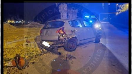Un vehículo de la Guardia Civil vuelve a ser embestido en San Roque.

AUGC

15/02/2024