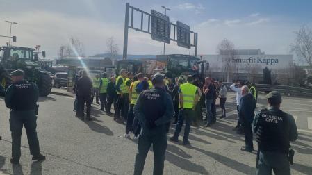 Agricultores, a las puertas de Diario de Navarra
