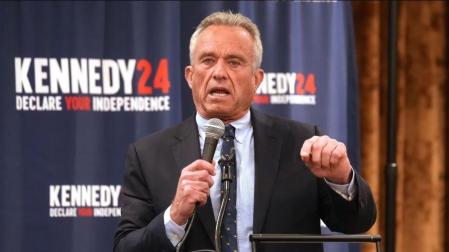 Robert F. Kennedy Jr. (hijo de Robert F. Kennedy, y sobrino del presidente John F. Kennedy) anunció en octubre del año pasado que se presentaba a las elecciones como candidato independiente