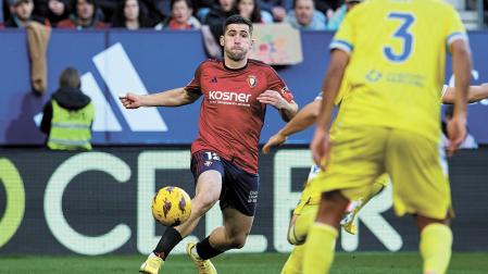 Jesús Areso se acerca al balón en una de sus apariciones