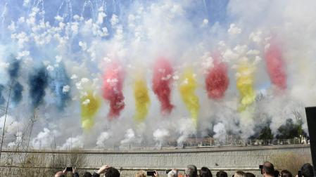 Mascletá que ha tenido lugar en el Puente del Rey, en la zona de Madrid Río de la capital de España
