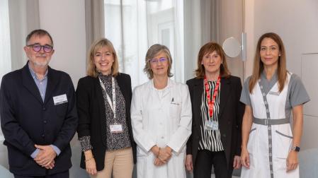 Javier Iglesias, auditor de Pëtri; Dra. María Cruz Rodríguez Oroz, directora de la Unidad de Trastornos del Movimiento de la Clínica Universidad de Navarra; Juana Labiano, Marisa Salinas y Cristina Gordo, del Servicio de Calidad de la Clínica