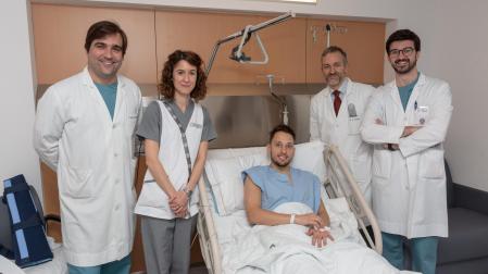 Linhares ya está en planta tras ser operado de su grave lesión de rodilla