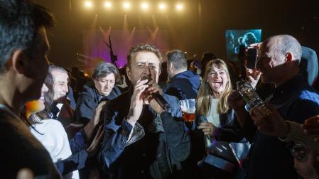 Manolo García, rodeado por el público en el concierto que ofreció el pasado sábado en Zaragoza