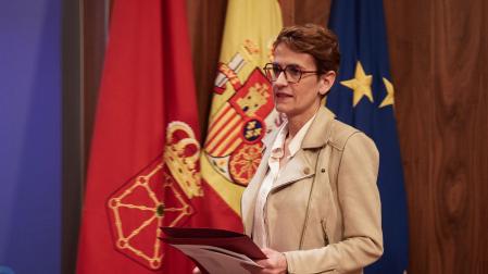 La presidenta del Gobierno de Navarra, María Chivite, interviene durante una rueda de prensa, en el Palacio de Navarra, este lunes