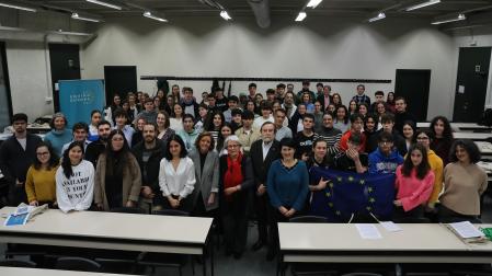 *A: JOSE CARLOS CORDOVILLA
*F: 24-02-2024
*P:
*L: PAMPLONA 
*T: II OLIMPIADA SOBRE LA UNION EUROPEA. UPNA - FUNDACION DIARIO DE NAVARRA