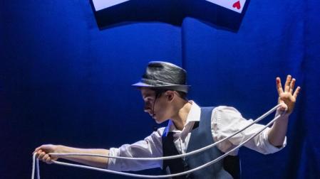 El mago Massil estrena 'Lo imposible se hace realidad' este sábado en Villava.