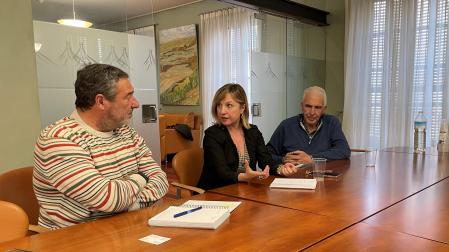 De izquierda a derecha: José Mari Agramonte, Amparo López y Félix Rodrigo (vocal de la Comisión Permanente de la Junta de Bardenas)