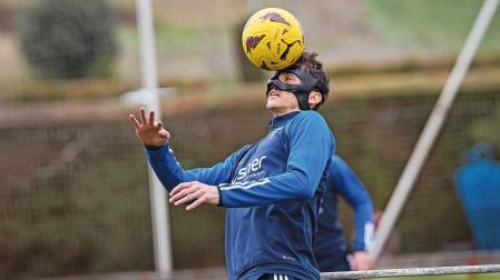 Protegido por primera vez por la máscara, Ante Budimir golpeó el balón con la cabeza como de costumbre. No hay temor ni dolor