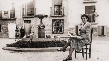 Isolina, la hermana pequeña de las Pliego, en los años cincuenta, cuando trabajaba en Lodosa como maestra
