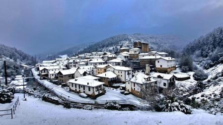 Vidángoz amanece nevado este domingo