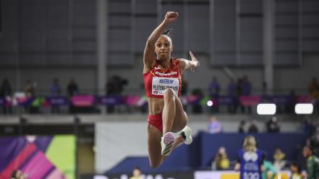 Ana Peleteiro, durante el concurso de triple salto