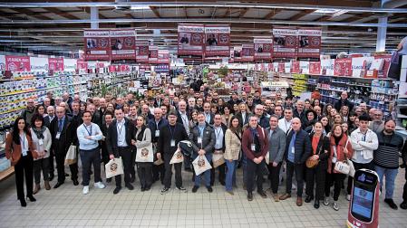 Responsables de E.Leclerc y los proveedores locales en las instalaciones que la firma tiene en La Morea, donde se celebrará una feria para su promoción