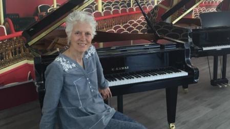 La prestigiosa pianista y pedagoga Eulalia Solé está hoy en la Escuela de Música Joaquin Maya.