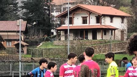 Estado del terreno de juego en un encuentro reciente en Arkiskil.