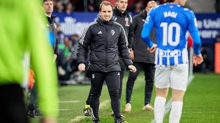 Jagoba Arrasate dirige a su equipo durante el choque contra el Alavés./