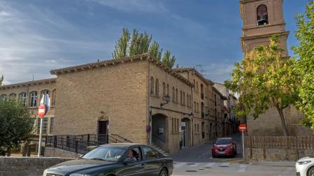 Vista de las antiguas casas de los maestros que se reformarán para habilitar viviendas de alquiler