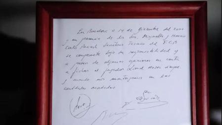 Imagen de la servilleta en donde firmaron el primer contrato informal de Lionel Messi