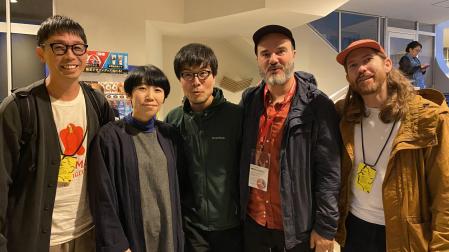 Oskar Alegria con algunos de los espectadores japoneses en Yamagata