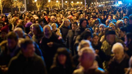 Multitud de participantes en la manifestación del 8-M en Pamplona./