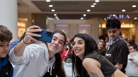 Fotos de la firma de discos de Naiara, Juanjo y Martin, de Operación Triunfo, en La Morea.