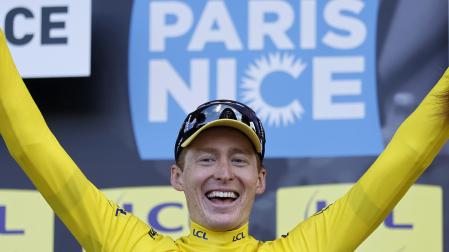 Matteo Jorgenson celebra su victoria en la París Niza